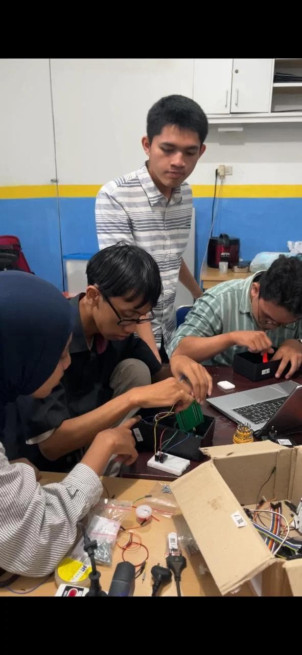 Project IT KOIN Hadirkan Sistem Fingerprint untuk Monitoring Kehadiran Siswa di Sekolah